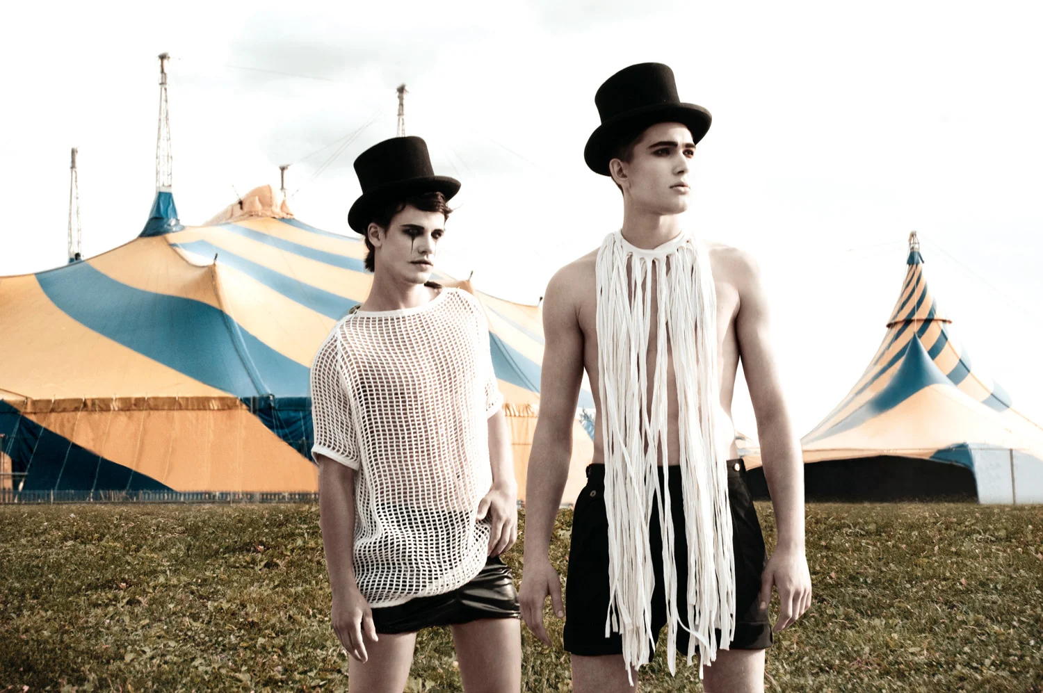 CIRCUS CROWS20.jpg