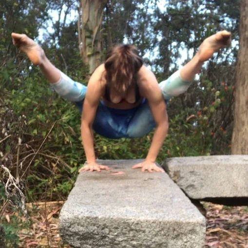 I can finally do press #handstand again (mostly)!!! 🎈 🌈 YAY 🤸&zwj;♀️✨
