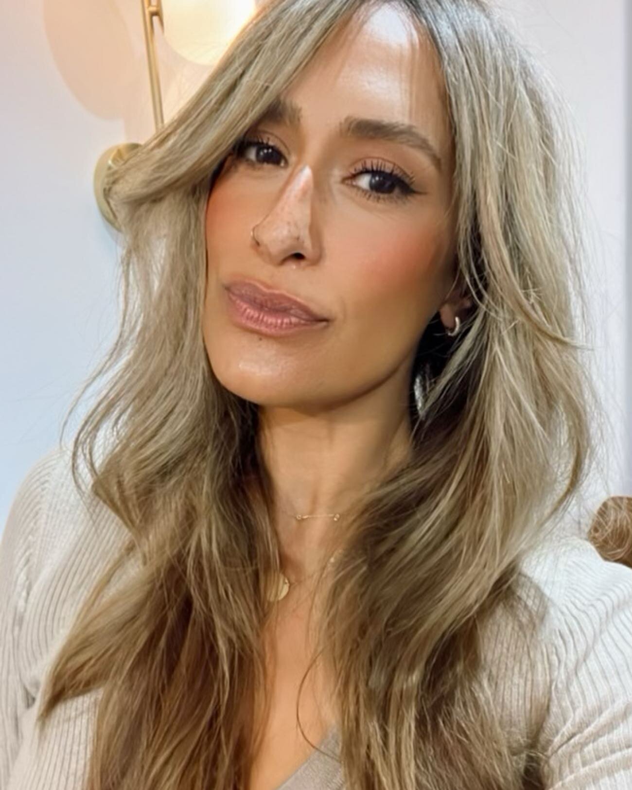 Oh Lisa, why you so gorgeous 💕
It&rsquo;s always a pleasure when it&rsquo;s time to revamp @leesahjaye hair. 
I&rsquo;ll let you in on a secret&hellip;. for a colour that&rsquo;s so effortless and natural looking, the truth is it&rsquo;s a huuuuuugg