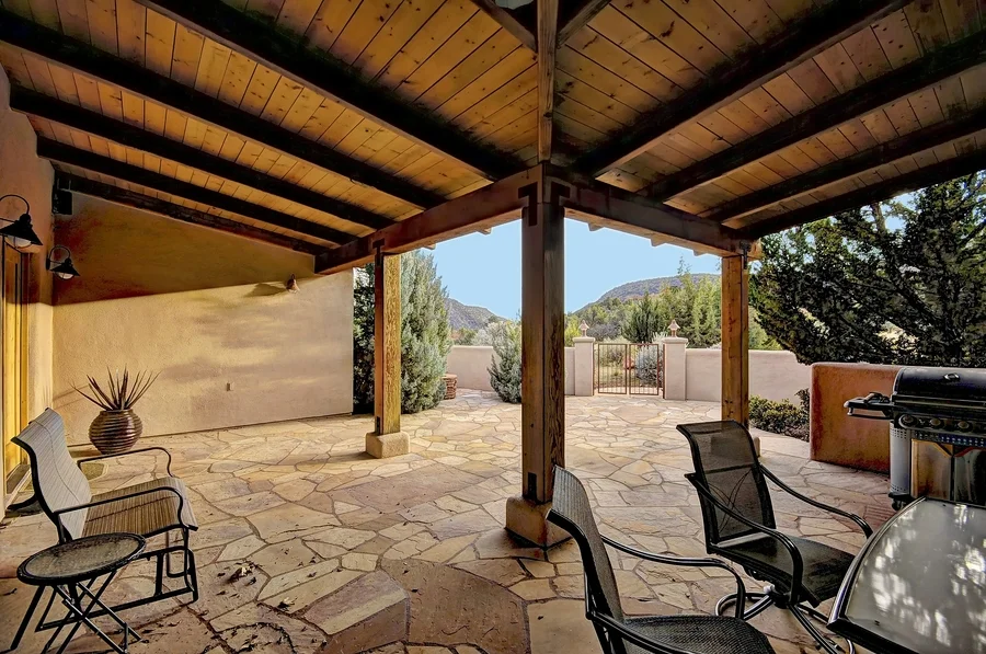 _D2X2399-Front Patio-F-16-.jpg