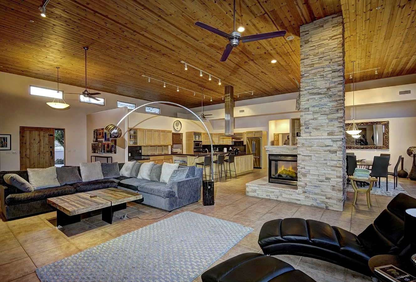 _D2X2512-Great Room-F-900-fire-.jpg