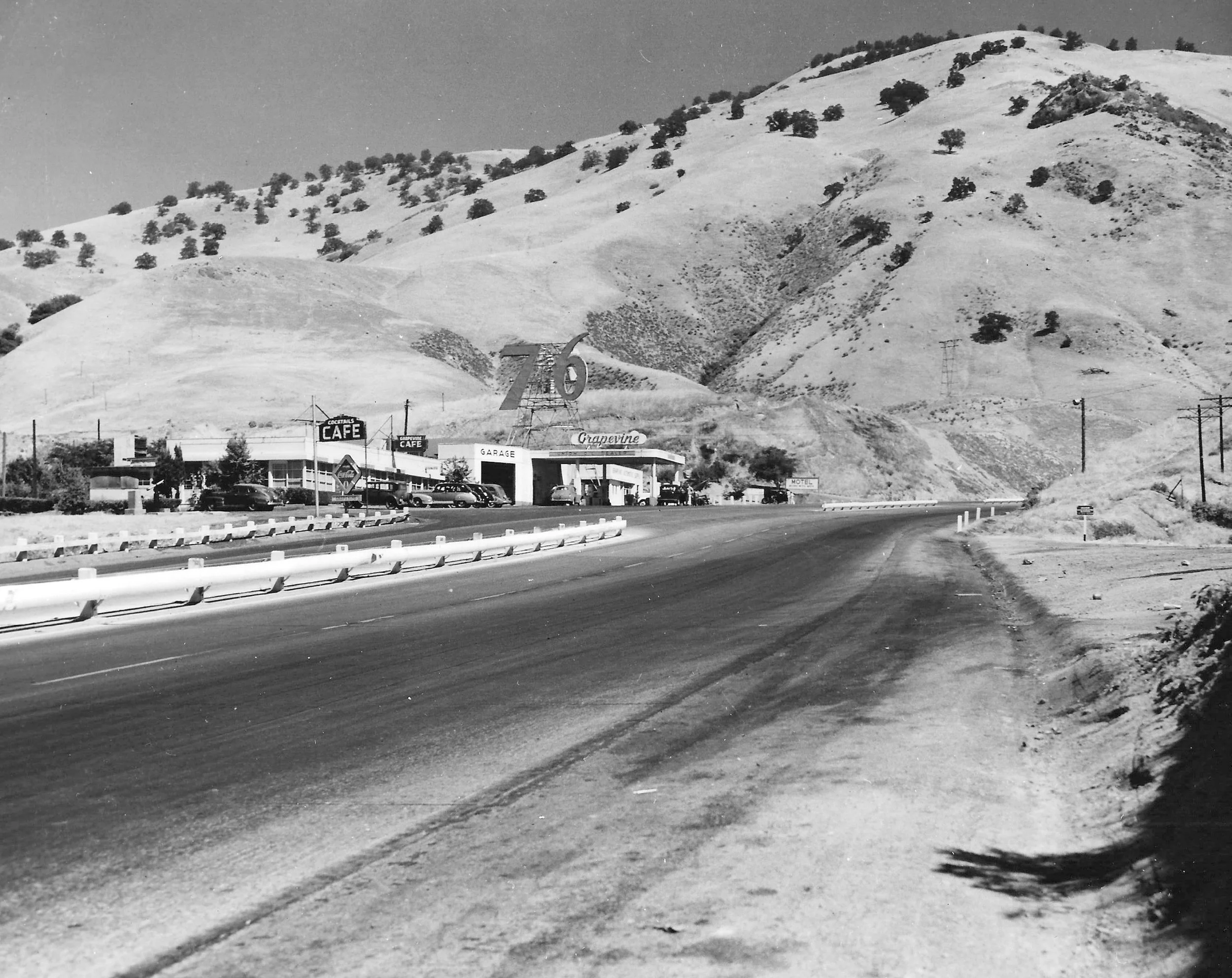 The café, garage and 76 station at the bottom of the Grapevine Grade bore witness to numerous crashes, as trucks came barreling down the incline and careened off the roadway. Photo courtesy Ridge Route Communities Historical Society.