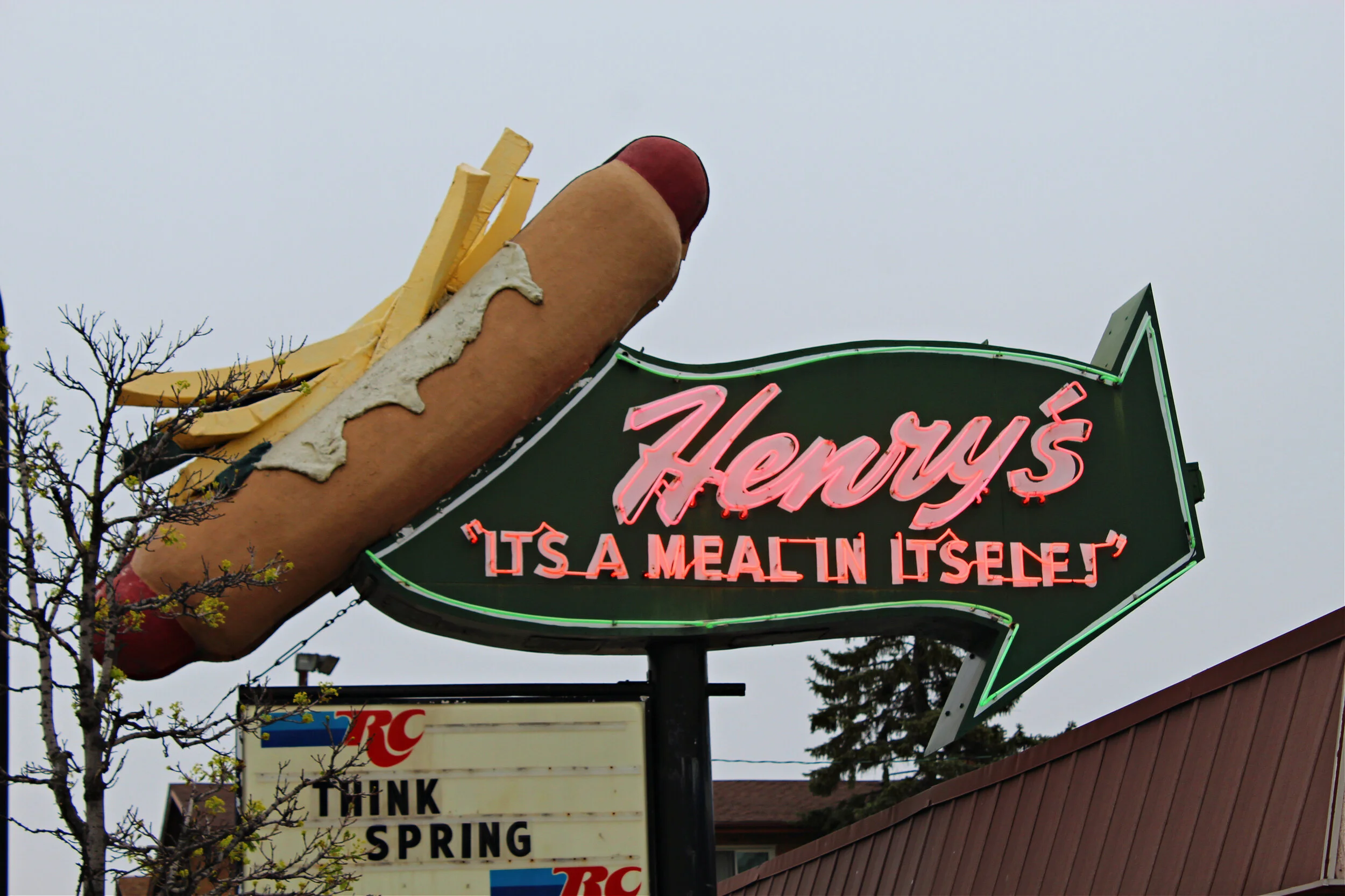 30 cool roadside signs and where to find them