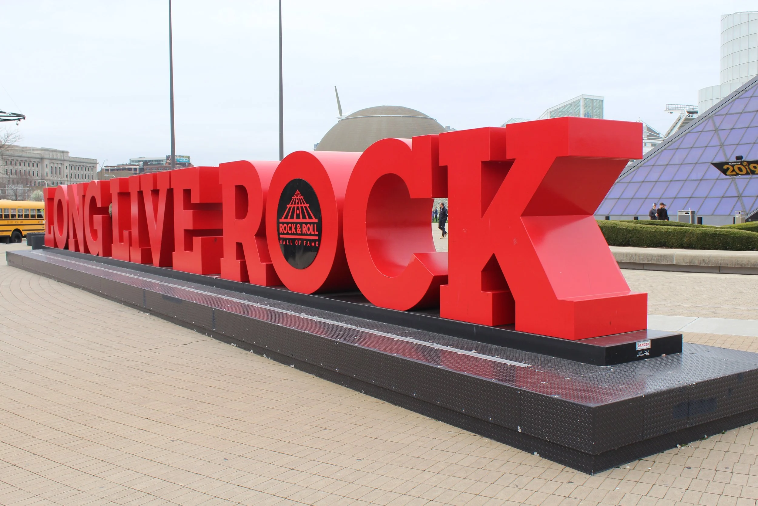 Rock and Roll Hall holds Dolly Parton hostage