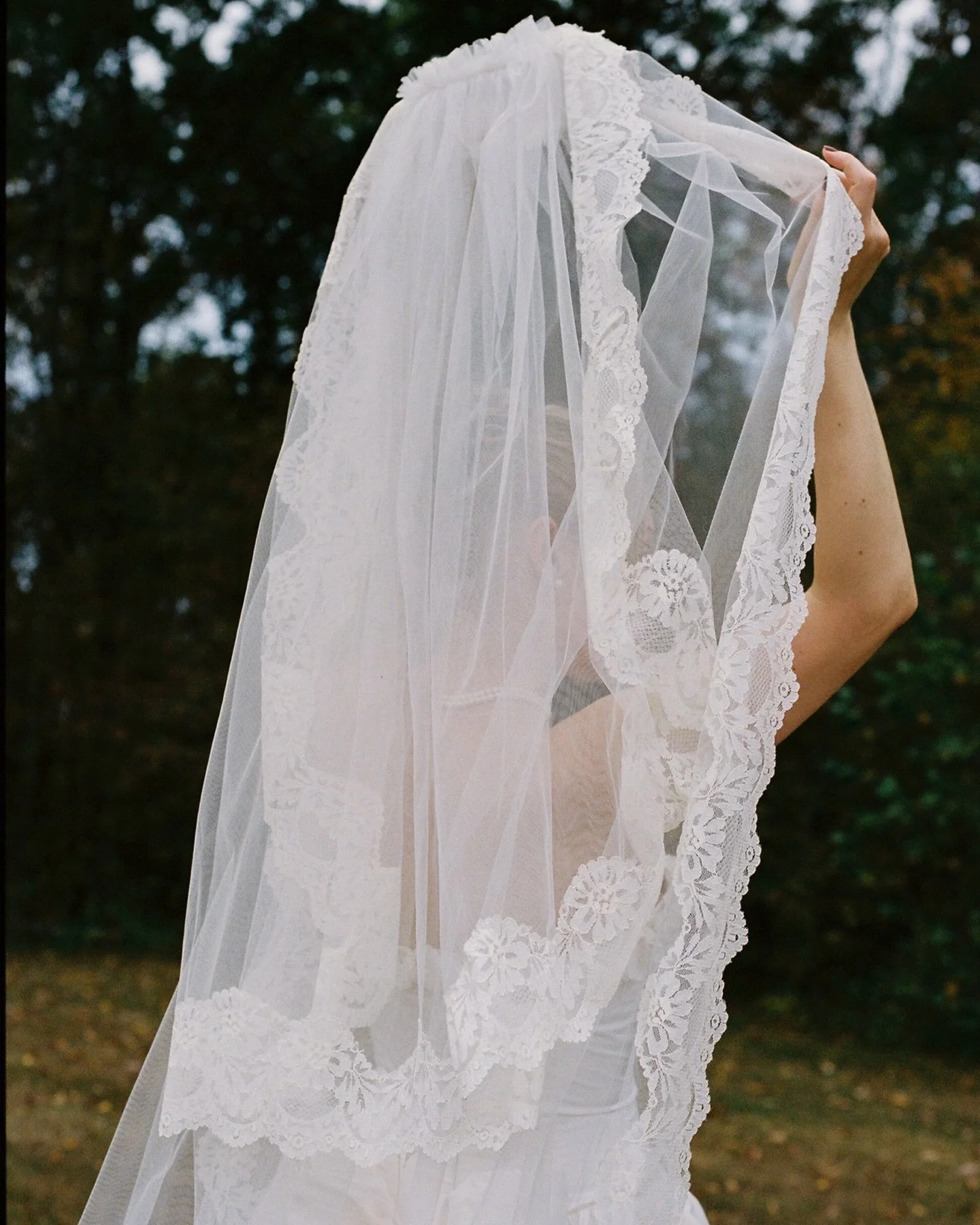 Film + veil moments I won&rsquo;t soon forget. 🤍🎞️

.
.
.

Brown County wedding, Bloomington weddings, Indianapolis film photographer, Indiana wedding photographer, hard truth distillery wedding, cathedral bridal veil, vintage inspired bride, upcyc