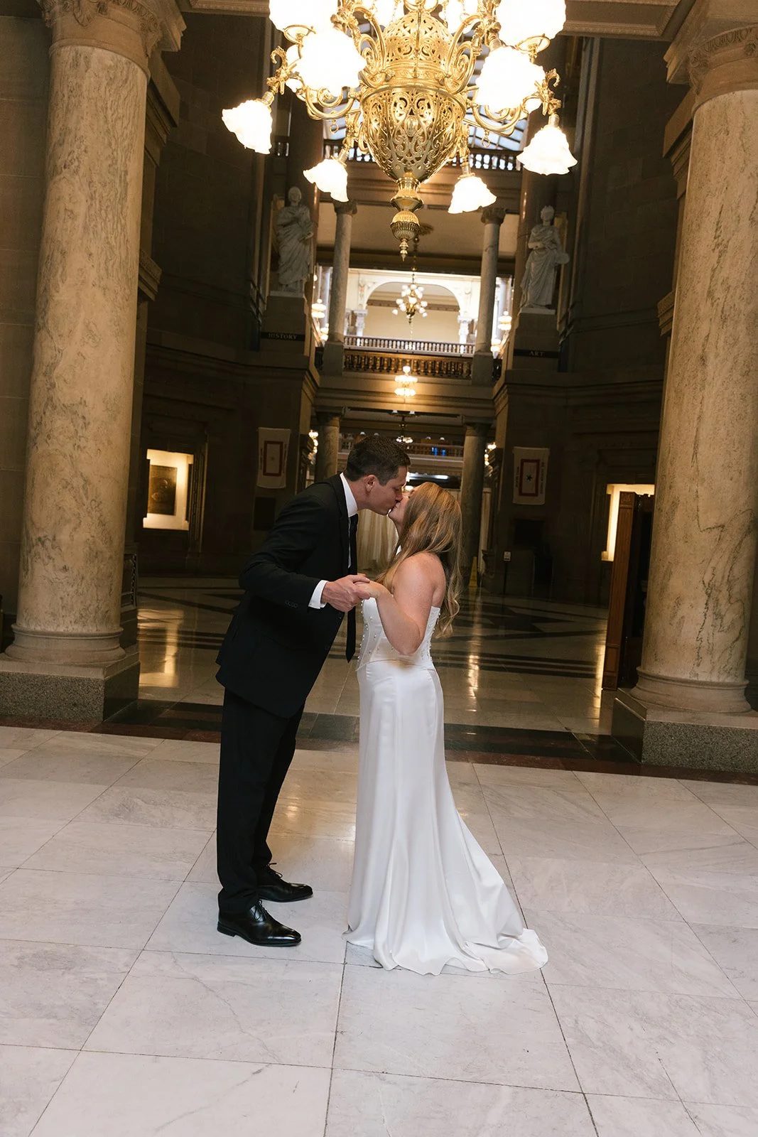 Indiana-State-Capital-wedding-3.jpg