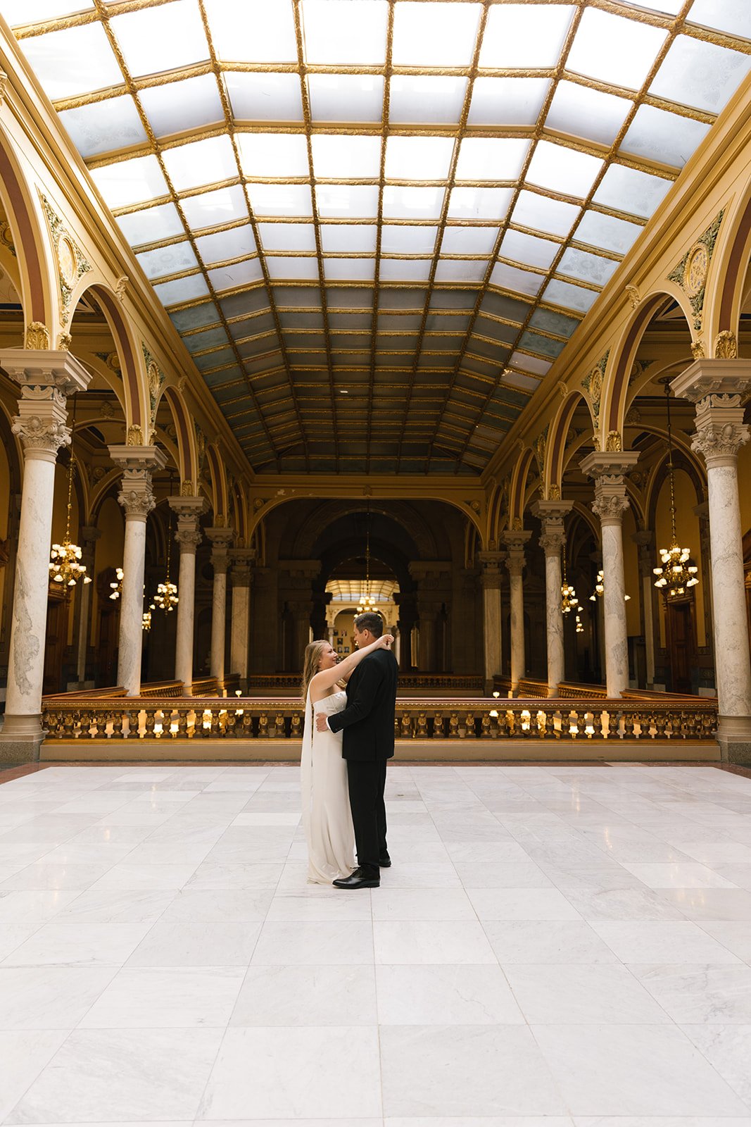 Indiana-State-Capital-wedding-37.jpg