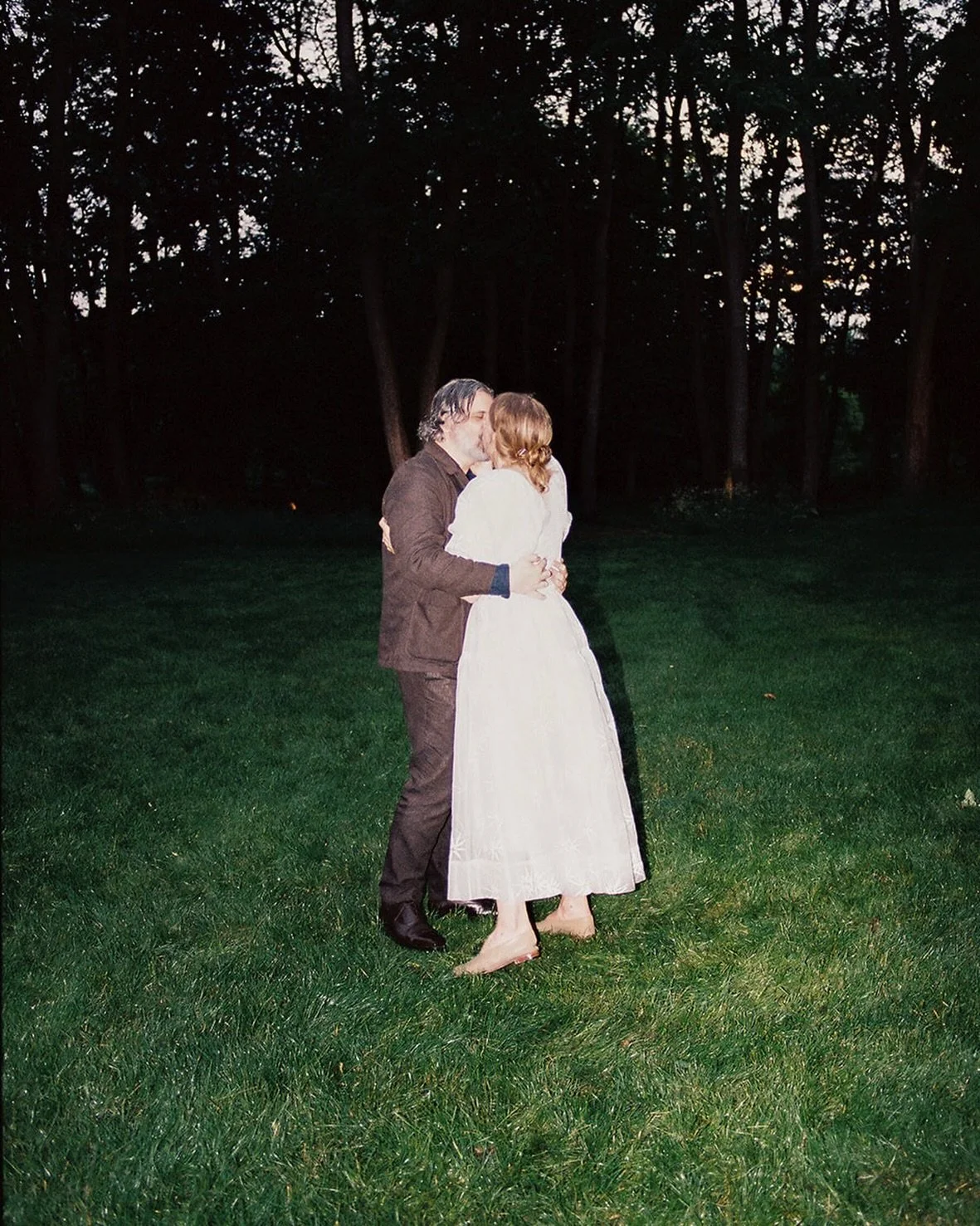 The Very Last Frame of the Night, June 2024
.
.
.
🏷️ indiana film photographer, michigan wedding photographer, the emerson house wedding venue, rainy wedding day, nostalgic photos, weddings on film, direct flash wedding photos, backyard wedding aest