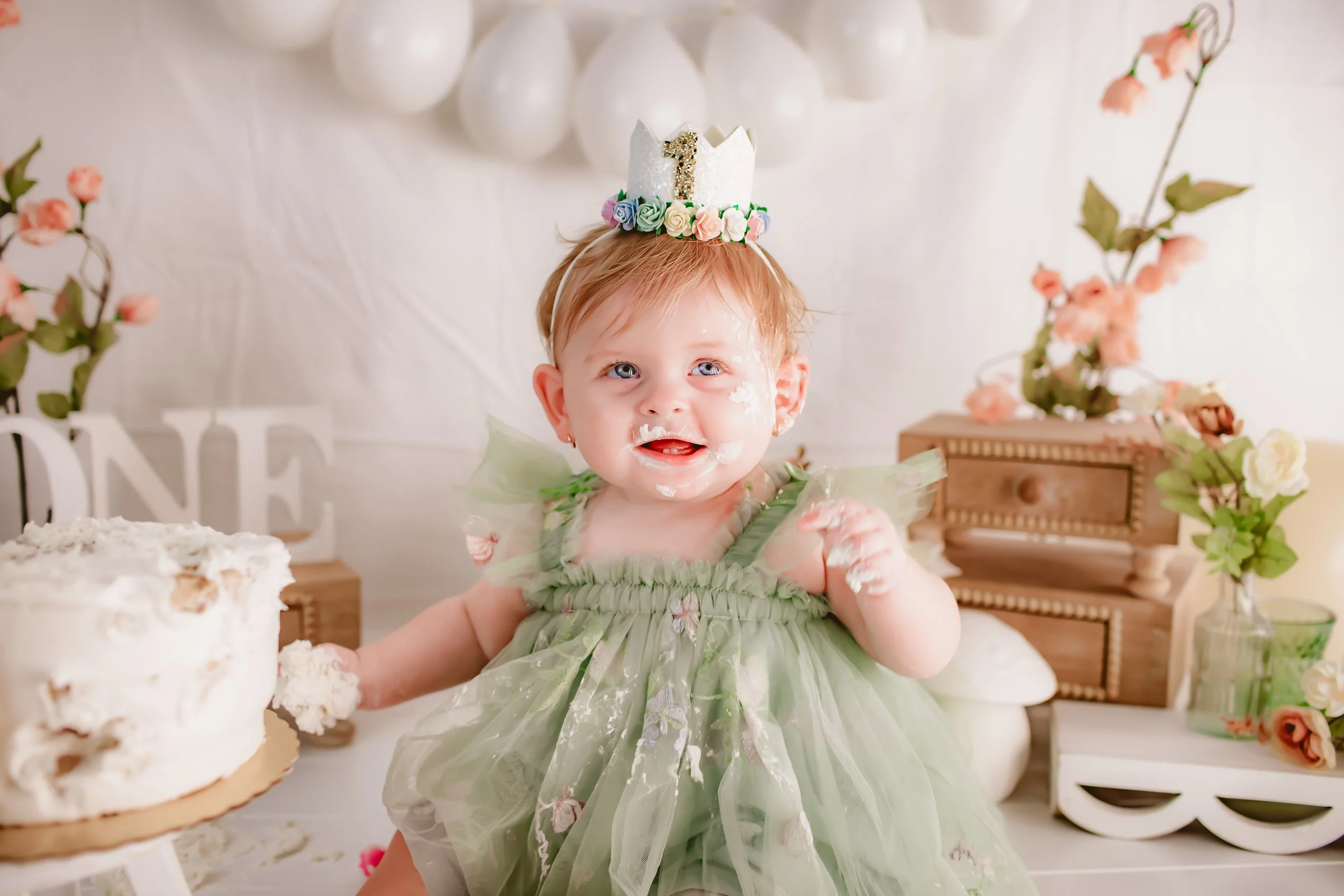Lindsay-Chace-Photography-Cake-Smash-11.jpg