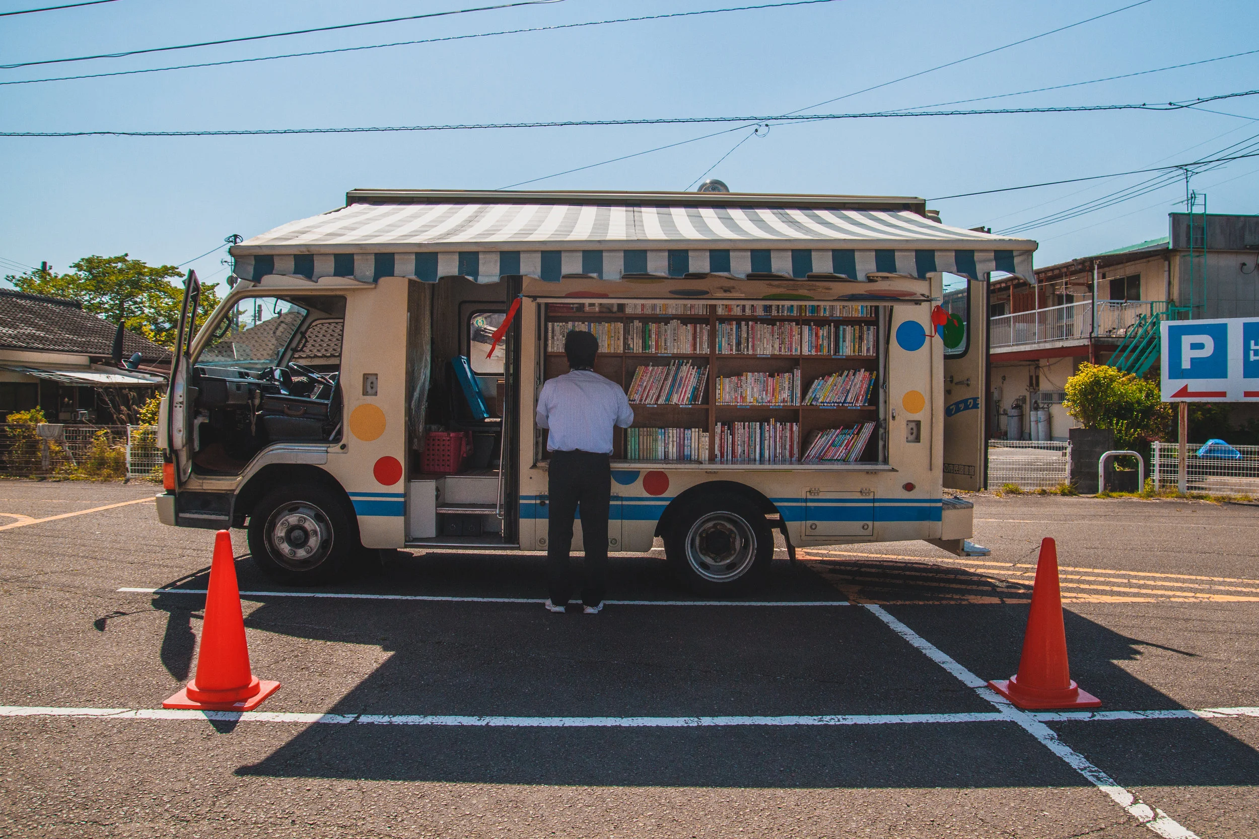 Bookmobile, Ebino