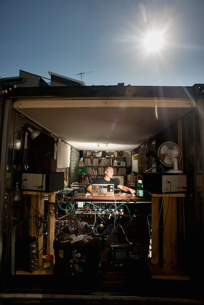 Gorilla Solar Studio, Melbourne, Australia, 2015. Photo: Francesco Vicenzi. Download here .