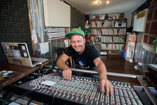 Gorilla Solar Studio, Melbourne, Australia, 2015. Photo: Francesco Vicenzi. Download here .