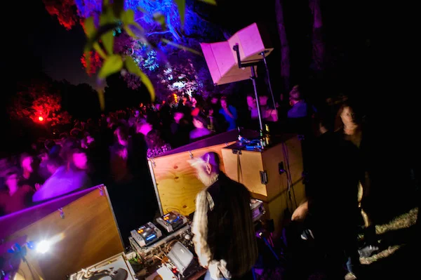 DIY Hi Fi Sound System, Melbourne, Australia. Photo: Francesco Vicenzi. Download here .