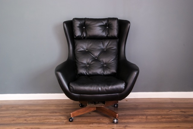 Copy of black swivel chair