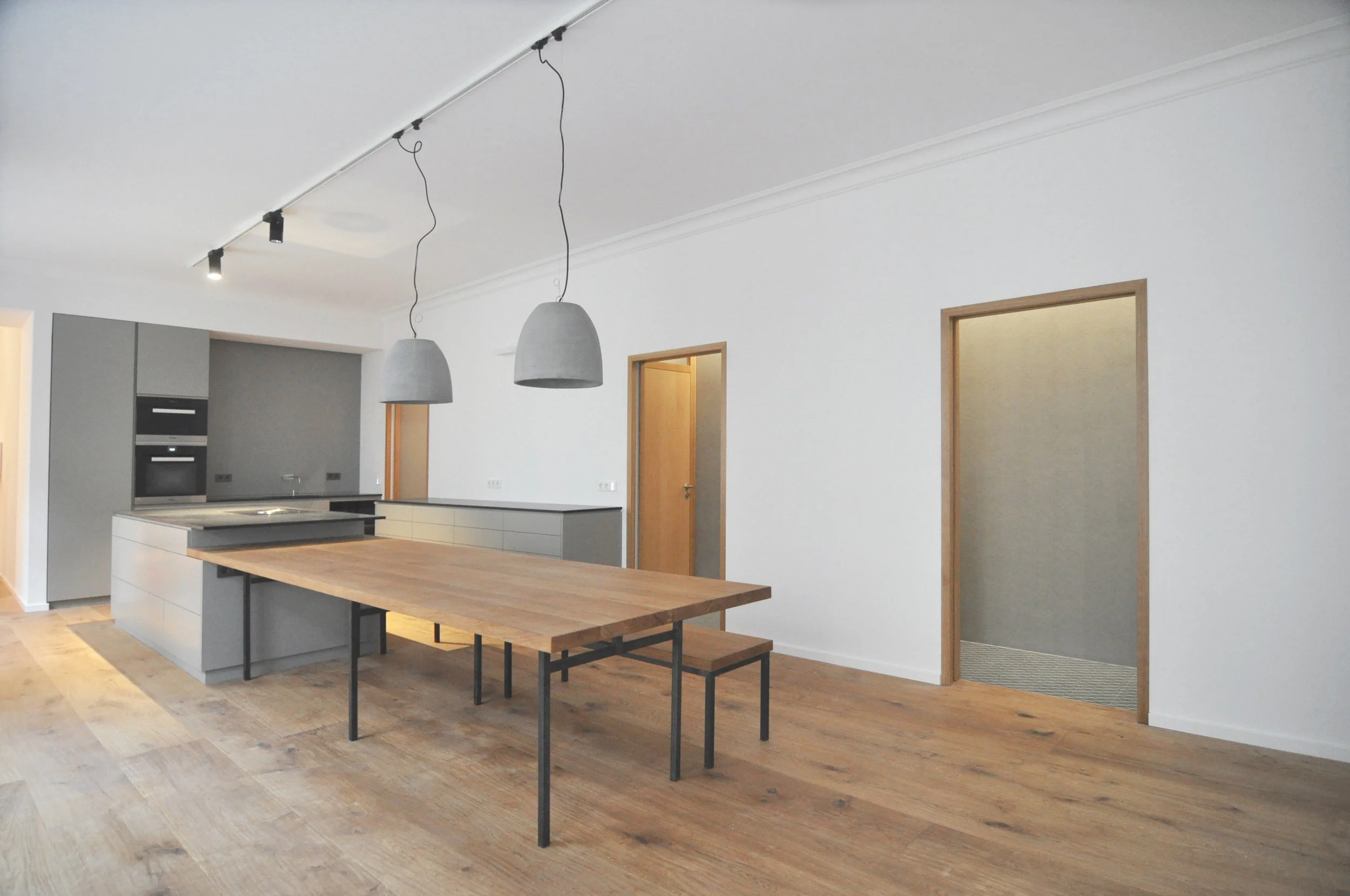  Umfassende Sanierung mit neuem Raumkonzept inklusive Bad- und Küchendesign, Lichtplanung,&nbsp;Möbelentwurf, München,&nbsp;2016 