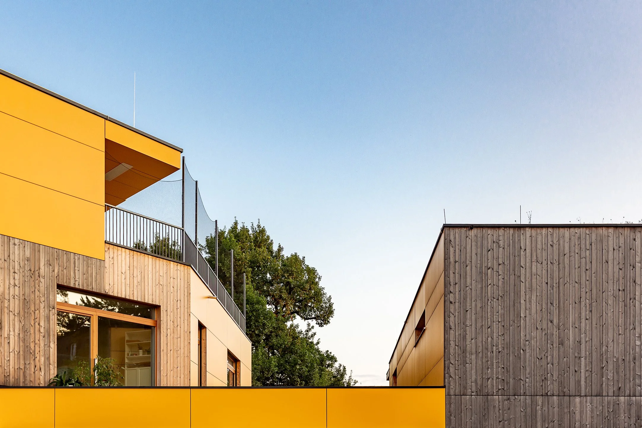 TS-KiFa außenansicht Obergeschoss Verbindungsbrücke.jpg