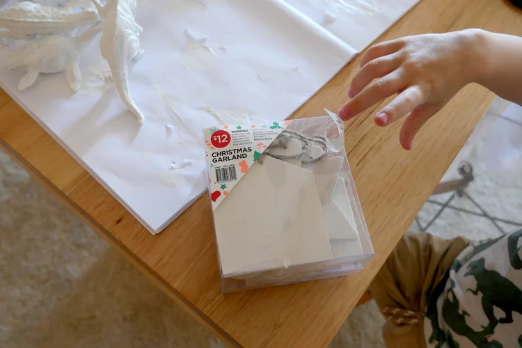 We purchased this wooden garland from BIG W then cut it apart to make indiviual decoartions with each of the pieces.&nbsp;