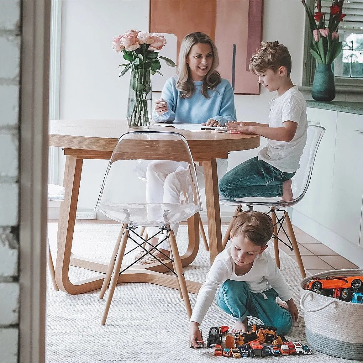 Rainy day activities this morning, a bit of drawing and a bit of cars 🚗 ✍🏼 
.
.
For those of you who were following on my stories earlier this week this is where I styled the Lichi rug from @halirugs Funny how excited kids get about a new rug, not sure if anyone else has experienced the same, but there was lots of &lsquo;let&rsquo;s play under the table&rsquo; today 😂
