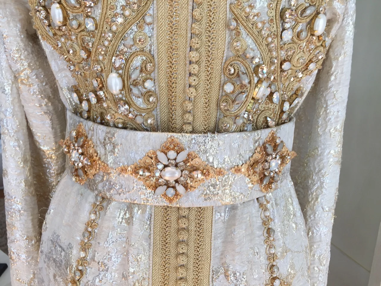 Caftan Haute Couture Fouzia Naciri - Savoir Faire Taditionnel Modernité Fait Main Détails