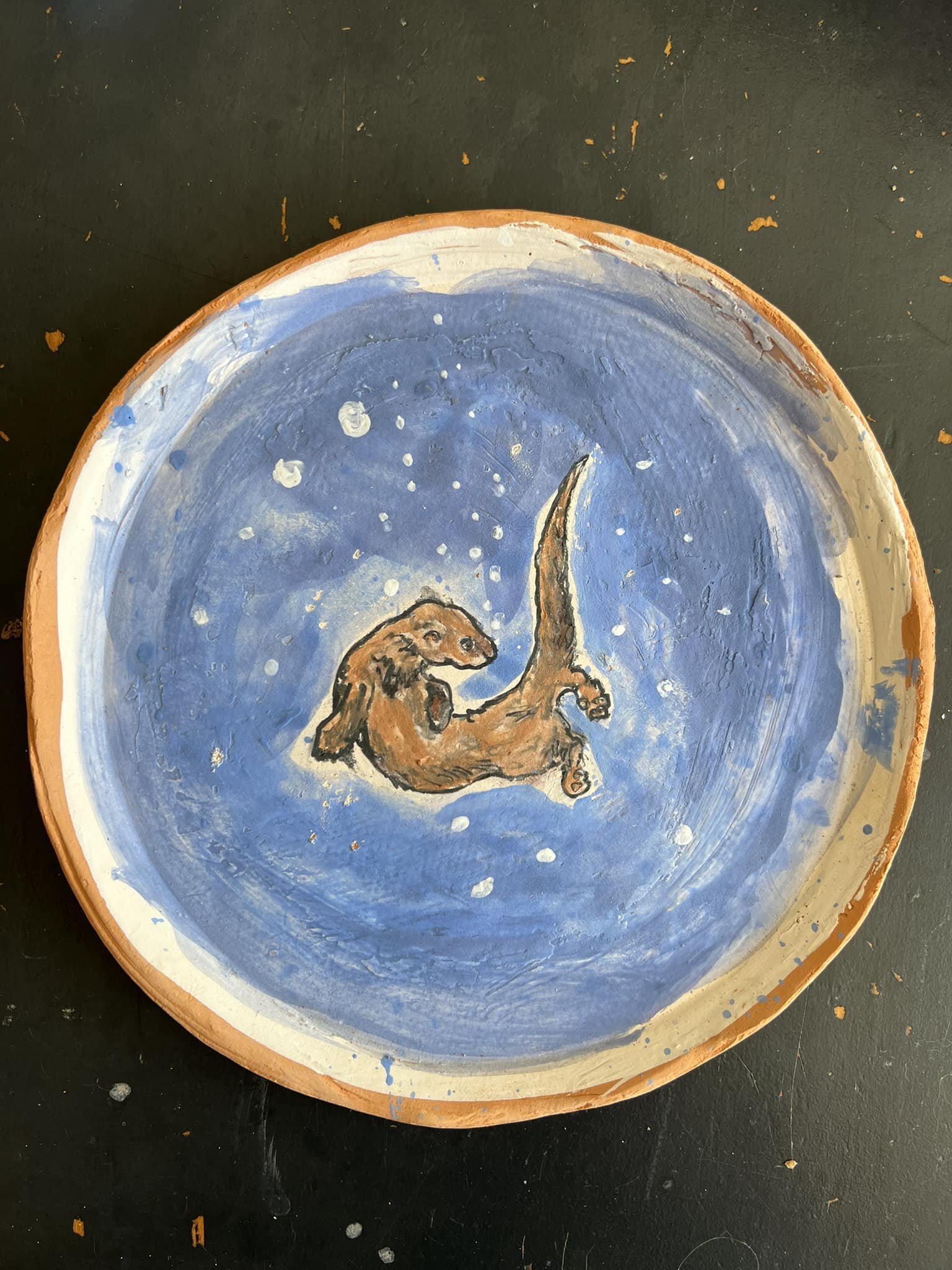 Ok this otter has got to be one of my favorite plate designs. I think I&rsquo;ll do a whole set w different otters doing otter things 🤣💕