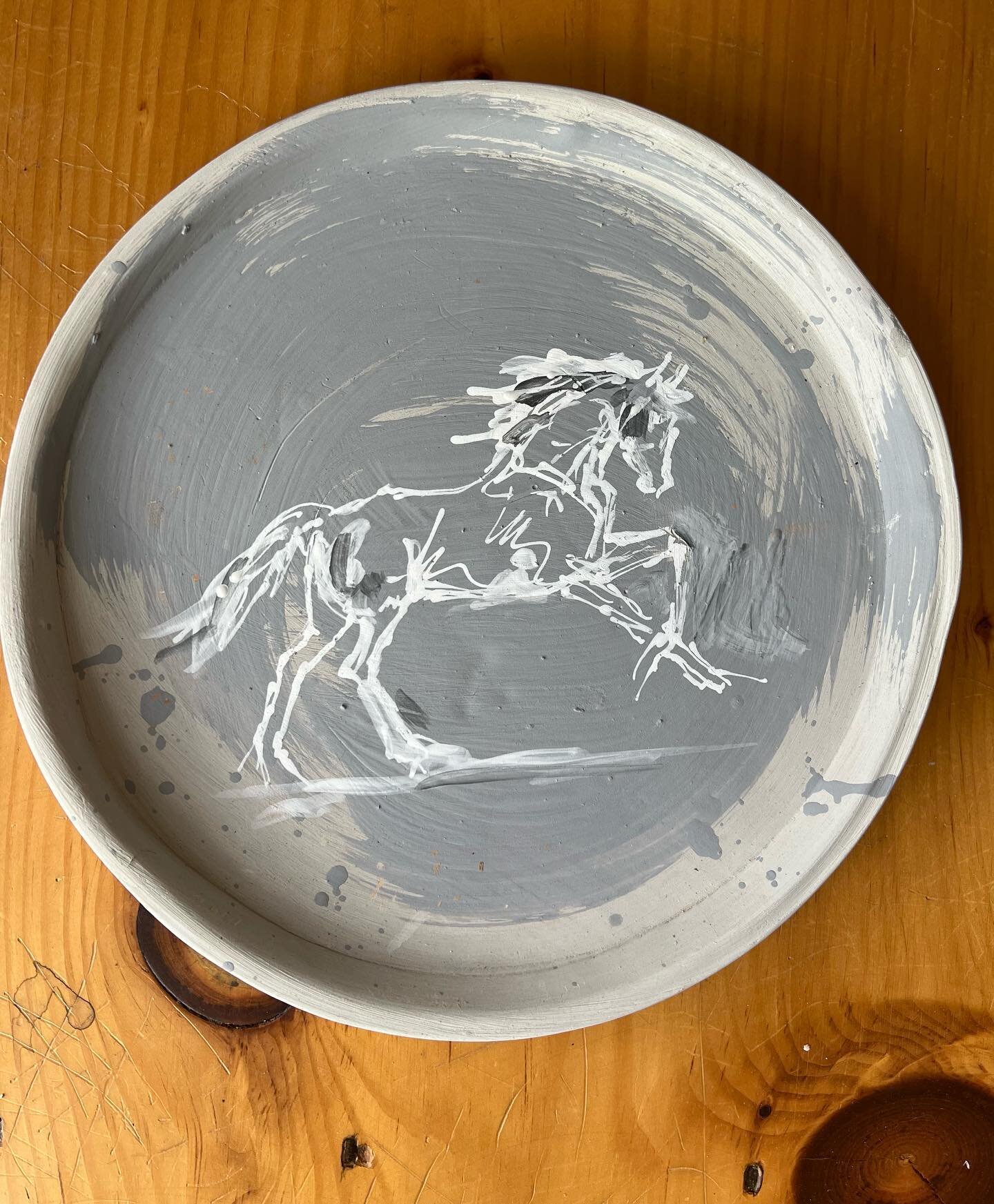 Currently drying, thinking of trying a single fire! 👀😳😱

.
.
.
.
.
#singlefire #handmade #slabbuiltceramics #nhartist #underglazepainting #equineart