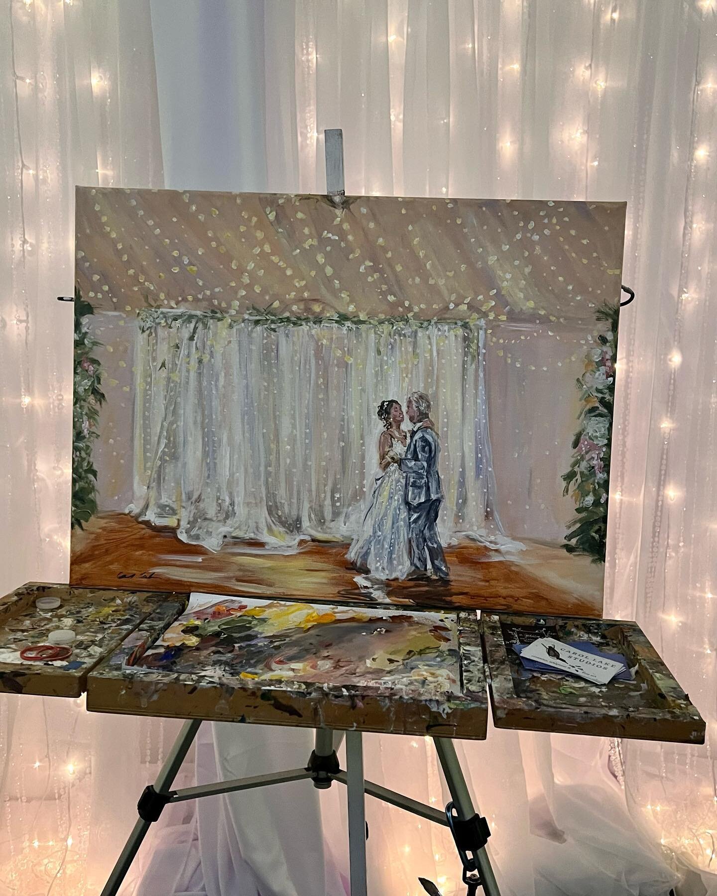 I can&rsquo;t even begin to tell you how much I adored painting this wedding - the people, the venue, the weather, DREAMYYYY! The bride requested the painting as a gift to her father - a SURPRISE! And it WAS! He had no idea 🤣🤣, swipe through to see