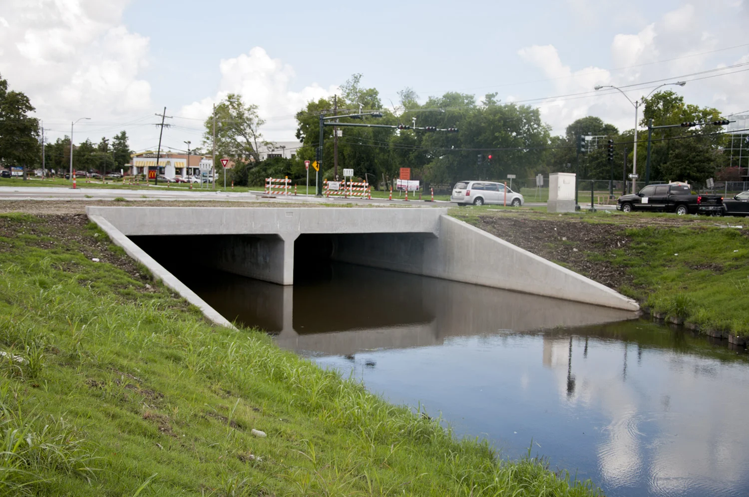 General DeGaulle drive Canal Crossings.jpg