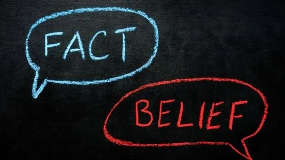 written out words in speech bubbles: face and belief indicating people using AI to confirm their beliefs.