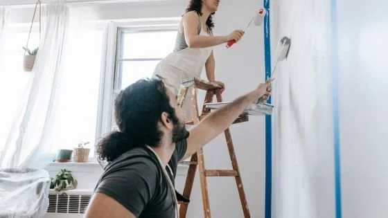 couple painting together indicating the difference between independence and isolation.