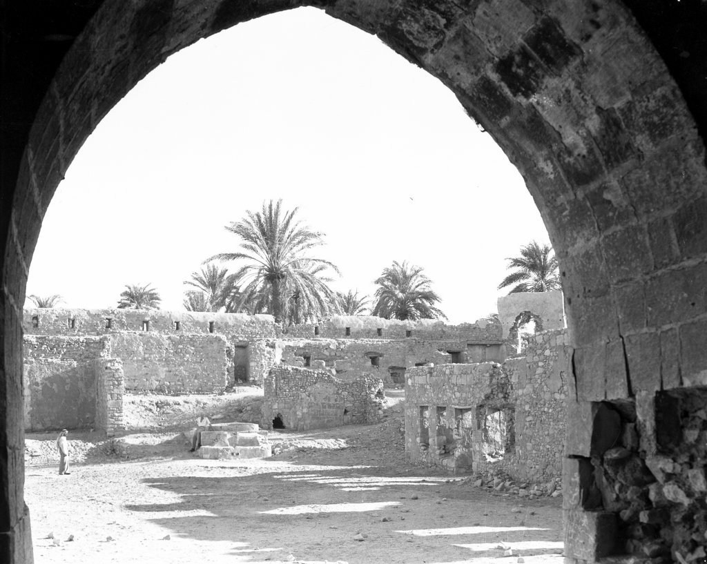 Aqaba fort. The south range and the water cistern.jpg
