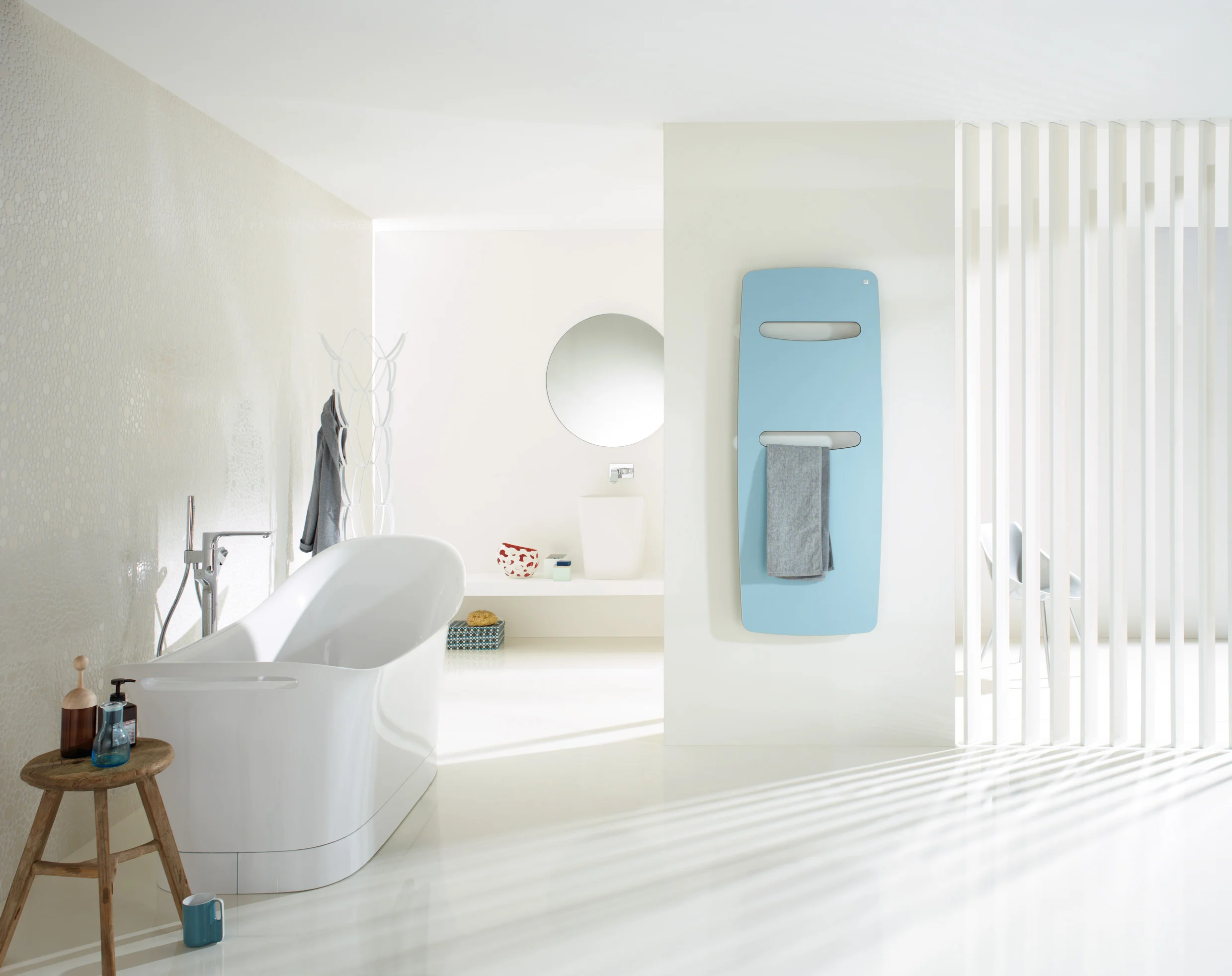 zehnder_vitalo_cut_1500-590_pacificblue_bad_003_Print.jpg