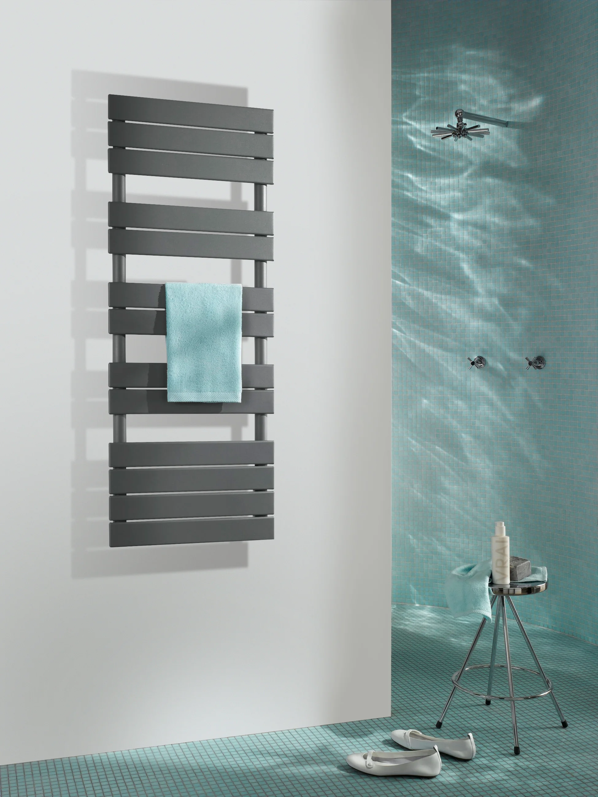 Zehnder-Regate-anthracite.jpg