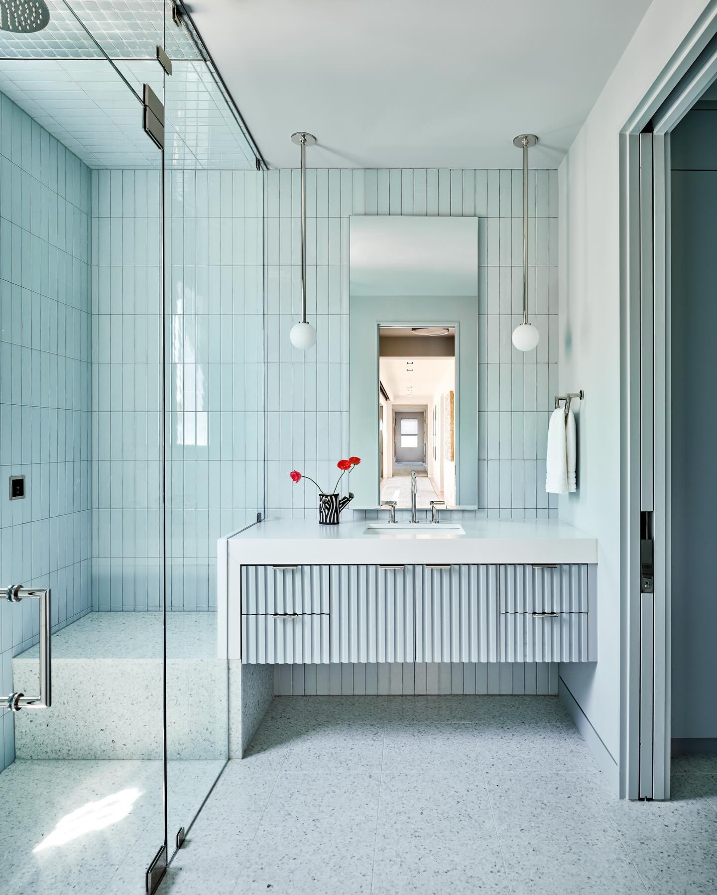 All lined up!!
&bull;
&bull;
📸: @stephen_karlisch_photo
📐: @shmarchitects
👷&zwj;♂️: @snelling_homes
✨: @russellbrightwell
⠀⠀⠀⠀⠀⠀⠀⠀⠀
#deborahwalker #interiordesign #luxurydesign #dallasinteriordesign #deborahwalkerassociates