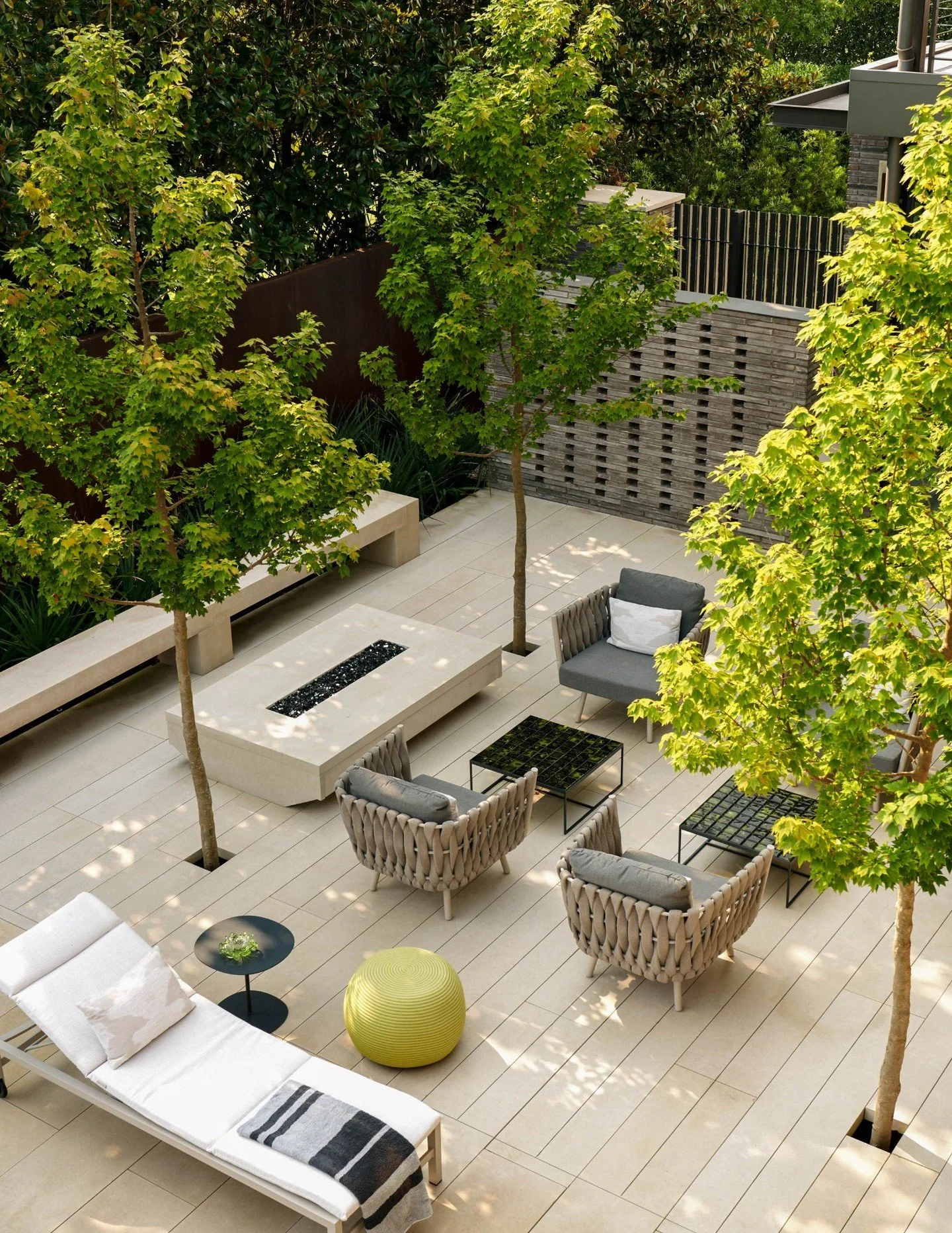 A little green goes a long way. 🍀
&bull;
&bull;
📷 @nathanschroderphoto
📐 @shmarchitects
🌳 @hockerdesign
✨ @jennyoconnorstudio