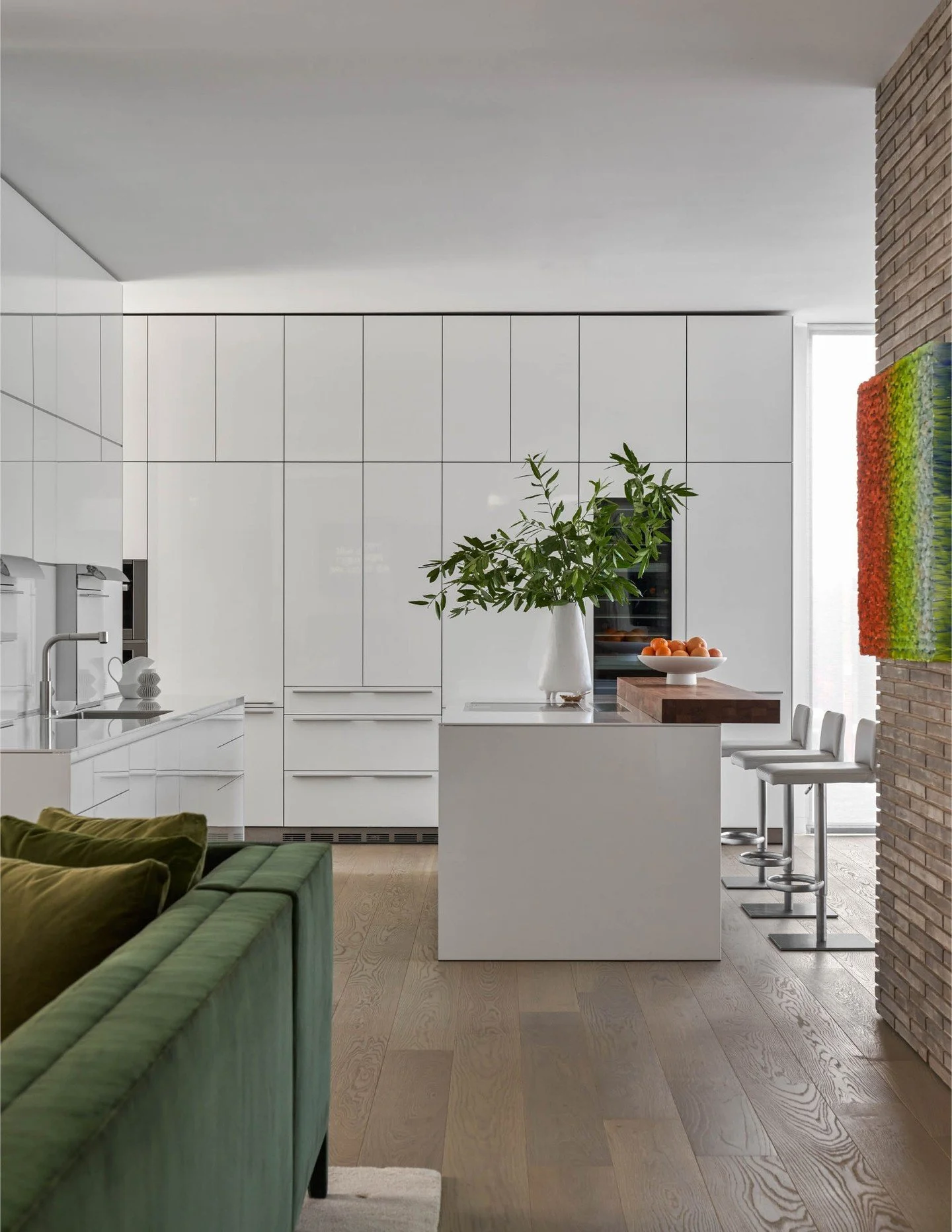 The heart of the home 🤍
&bull;
&bull;
📸: @nathanschroderphoto
📐: @shmarchitects
✨: @melanie.mckinley.stylist