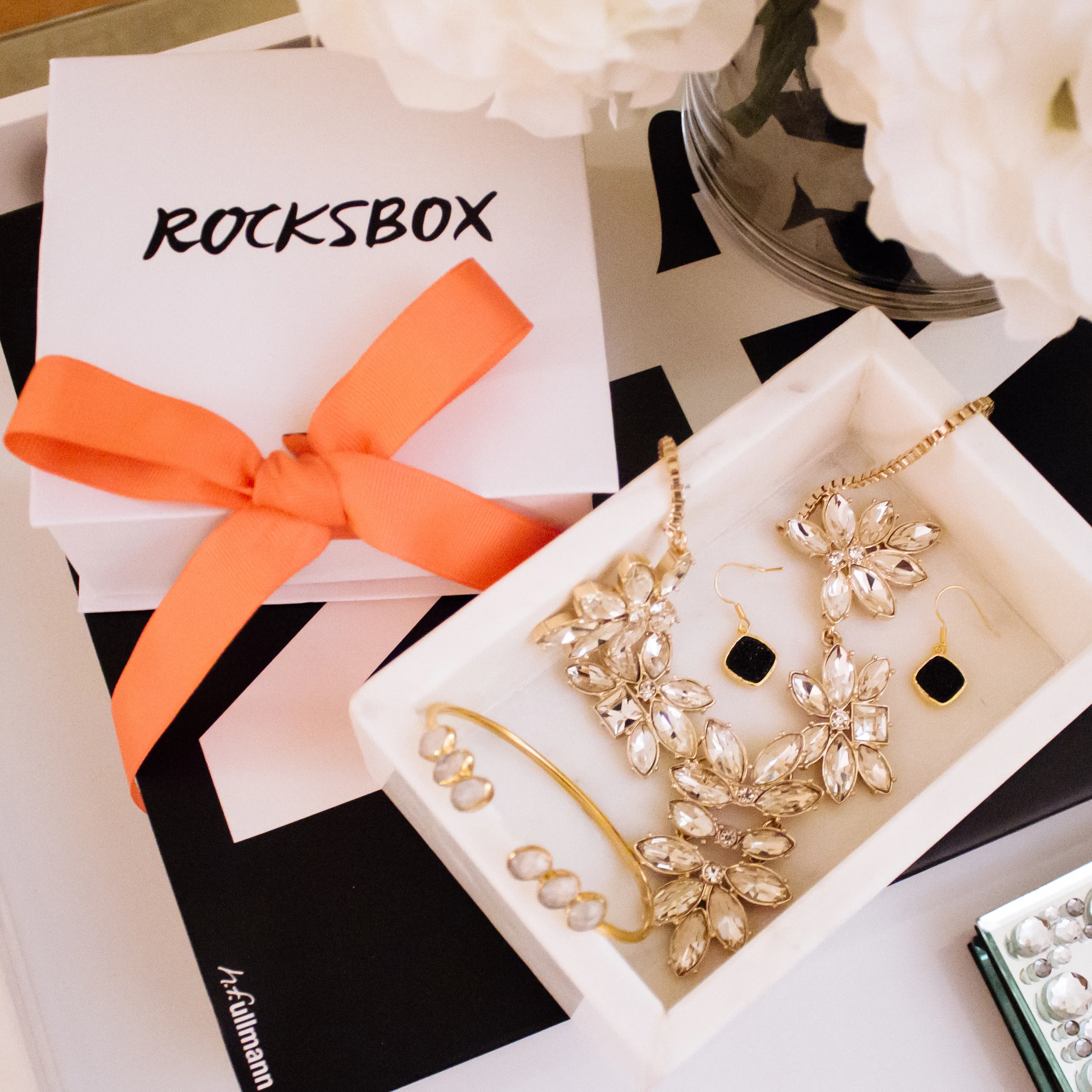 rocksbox is a wonderful way to sample an array of high-quality designer jewelry without having to spend a fortune! Don't like it? you can send it back and exchange them for new pieces. you can even keep them for as long as you'd like. I love the ide…