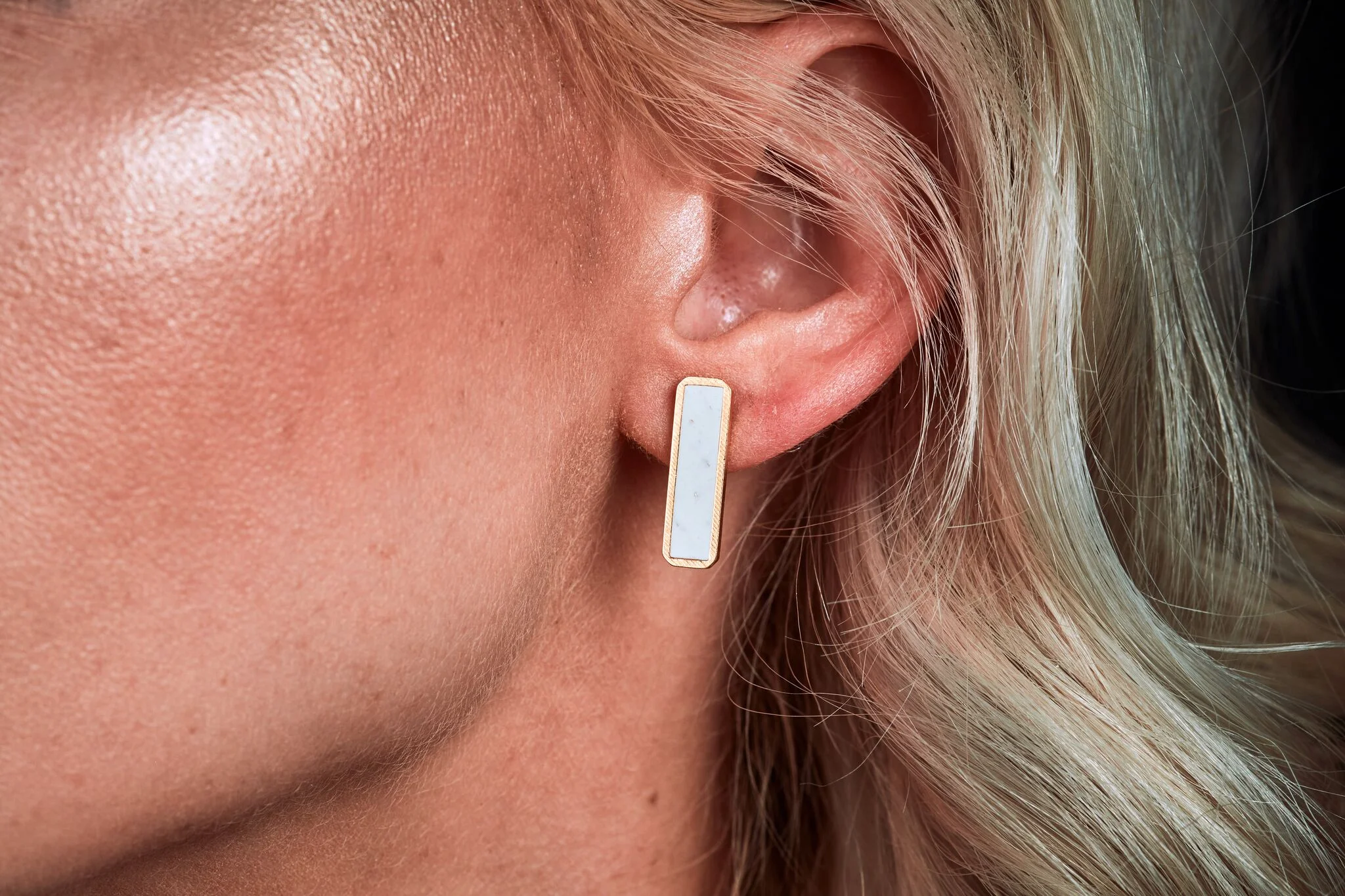 White_Bar_Stud_06_preview.jpg