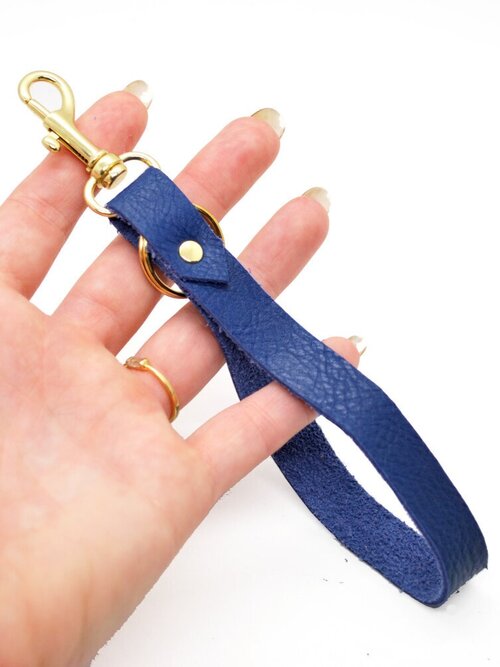 The Cold Gold leather keychain in navy blue.
