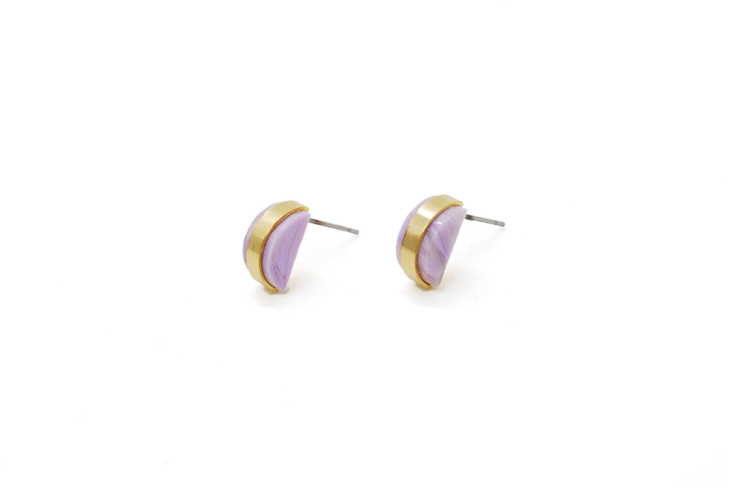 The Cold Gold Studio Studs in gold and amethyst make the perfect unique gift for Aquarius birthdays.