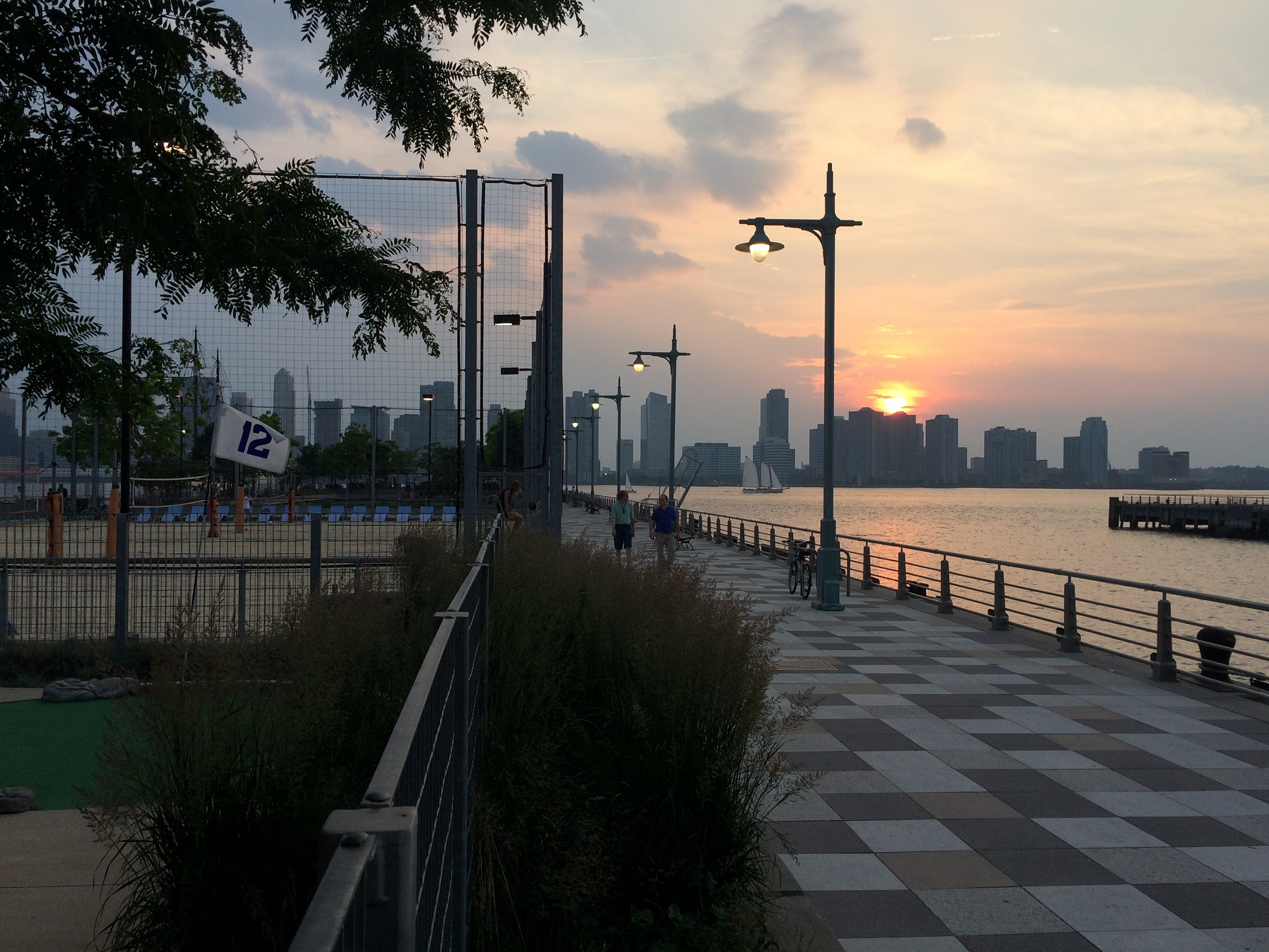 TEE OFF AT TWILIGHT AT PIER 25&nbsp;ON THE HUDSON