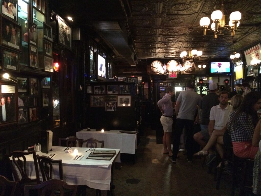 pete's tavern barroom