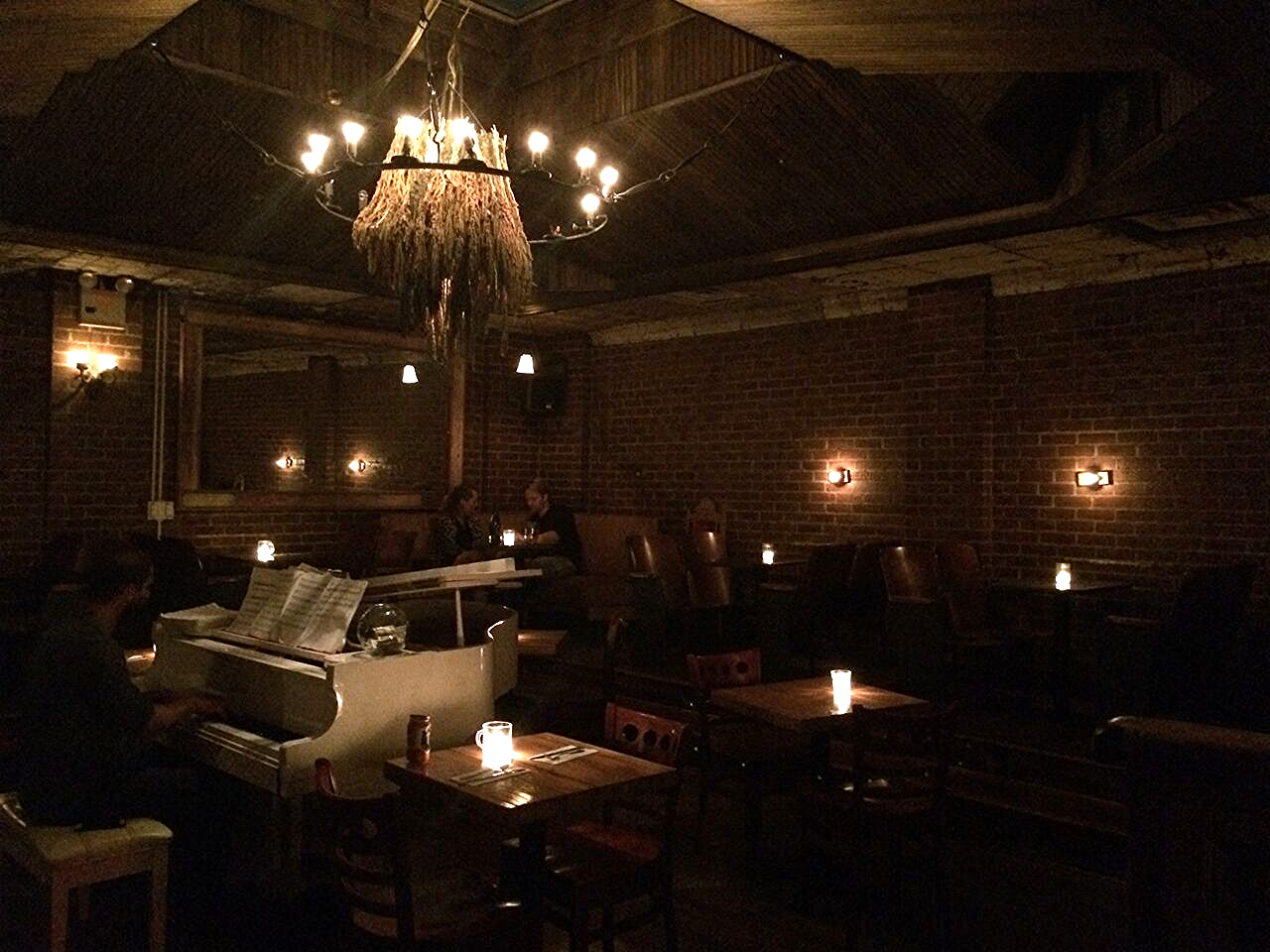 back room at manhattan inn