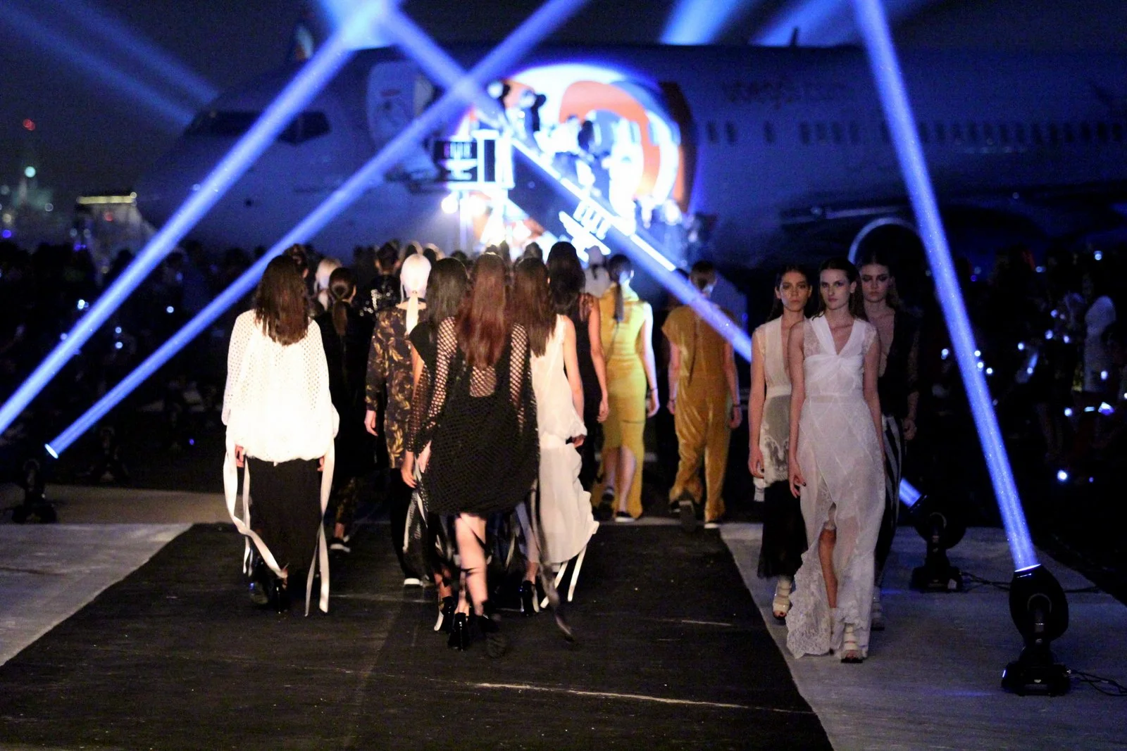 elle-fashion-show.jpg