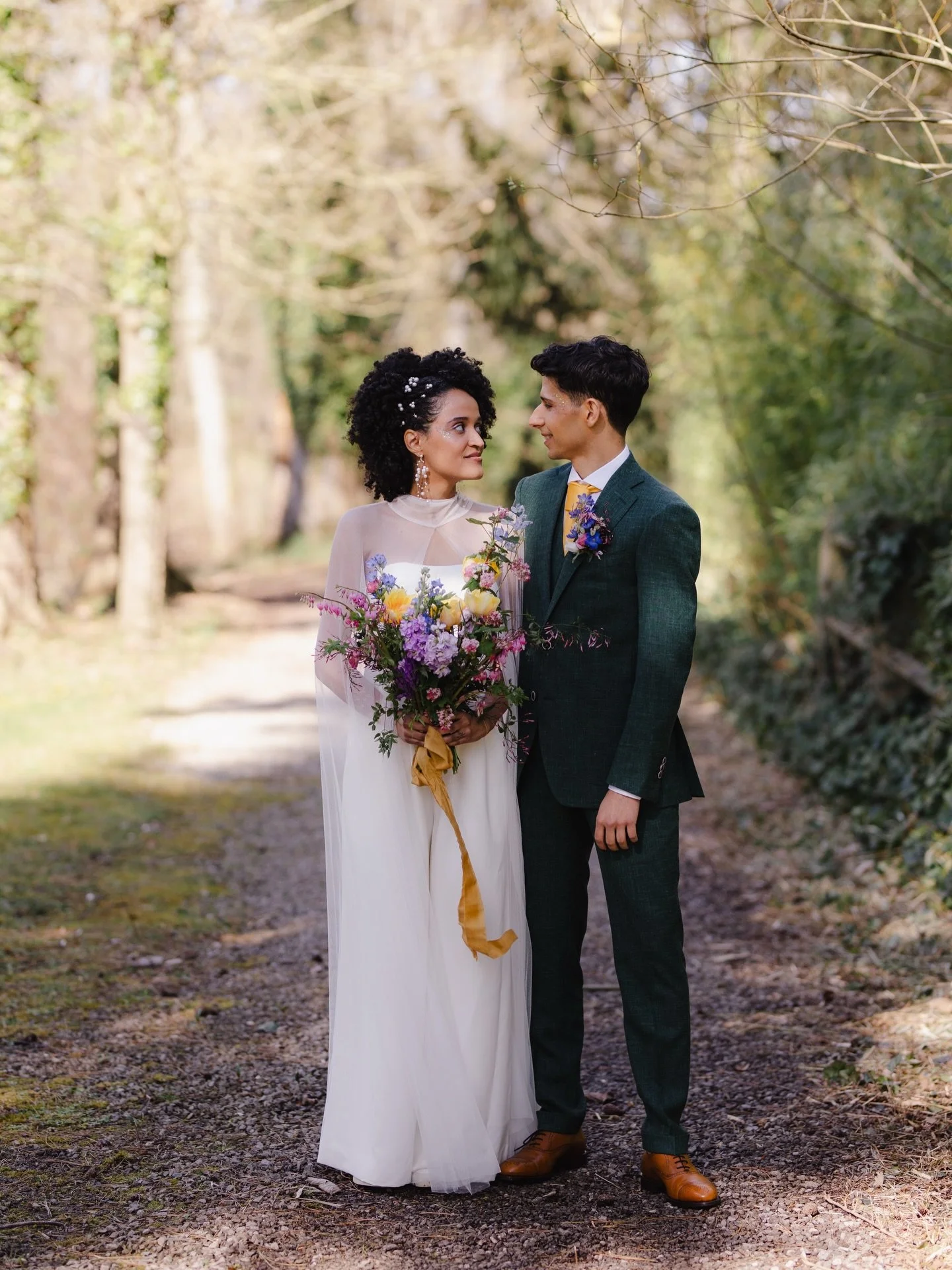 Quelle joie de découvrir les photos du mariage d’Anaïs et d’Isaac 💓
Créer pour eux, c’était une évidence, une évidence totale.

Merci à @agape_be de m’avoir intégrée à