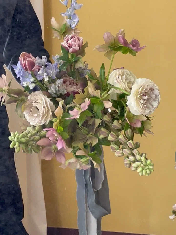 Voici le bouquet que j'ai réalisé lors de notre atelier « BOUQUET DE MARIÉE » édition PRINTEMPS 💓 J'ai adoré travailler avec cette palette de couleurs et sortir un peu de ma zone de confort 🍊💛🙈
Je pense organiser l'édition d'été en juillet 🌞
Envoyez-moi un message privé si cela vous intéresse