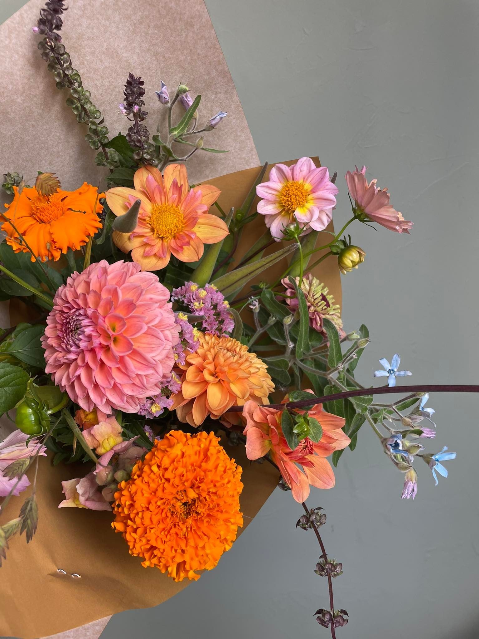 monthly-flower-subscription-hei-sister-shop.jpeg