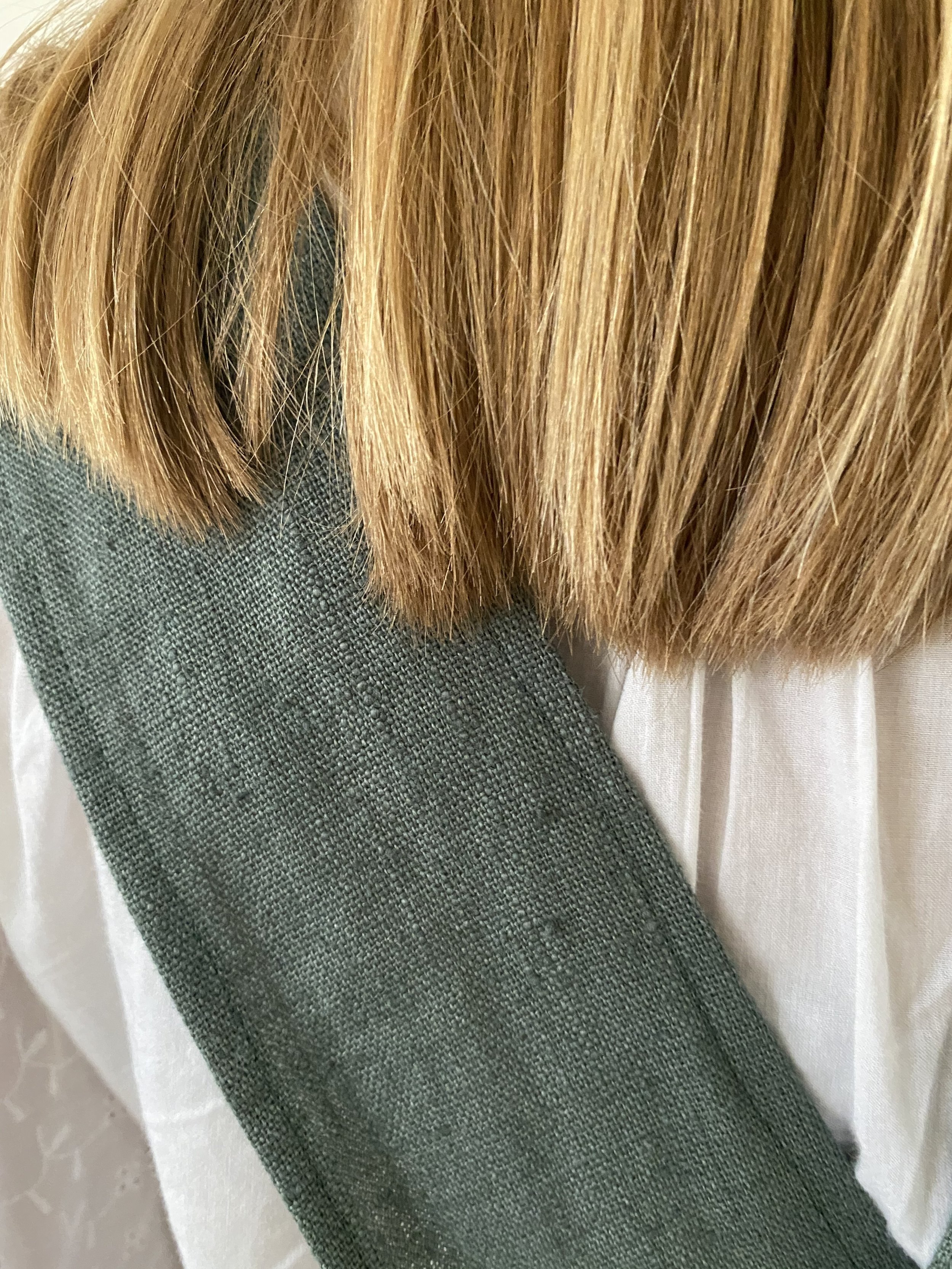minimal-linen-apron-eucalyptus-hei-sister-shop-3.jpeg