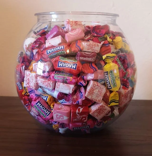 ⚠️⚠️⚠️⚠️ NEXT COMPETITION!! Guess how many sweets are in the jar!!🍭🍬 The first to DM us with the correct answer will win a prize on friday night!! 🏆
Get counting!!👀