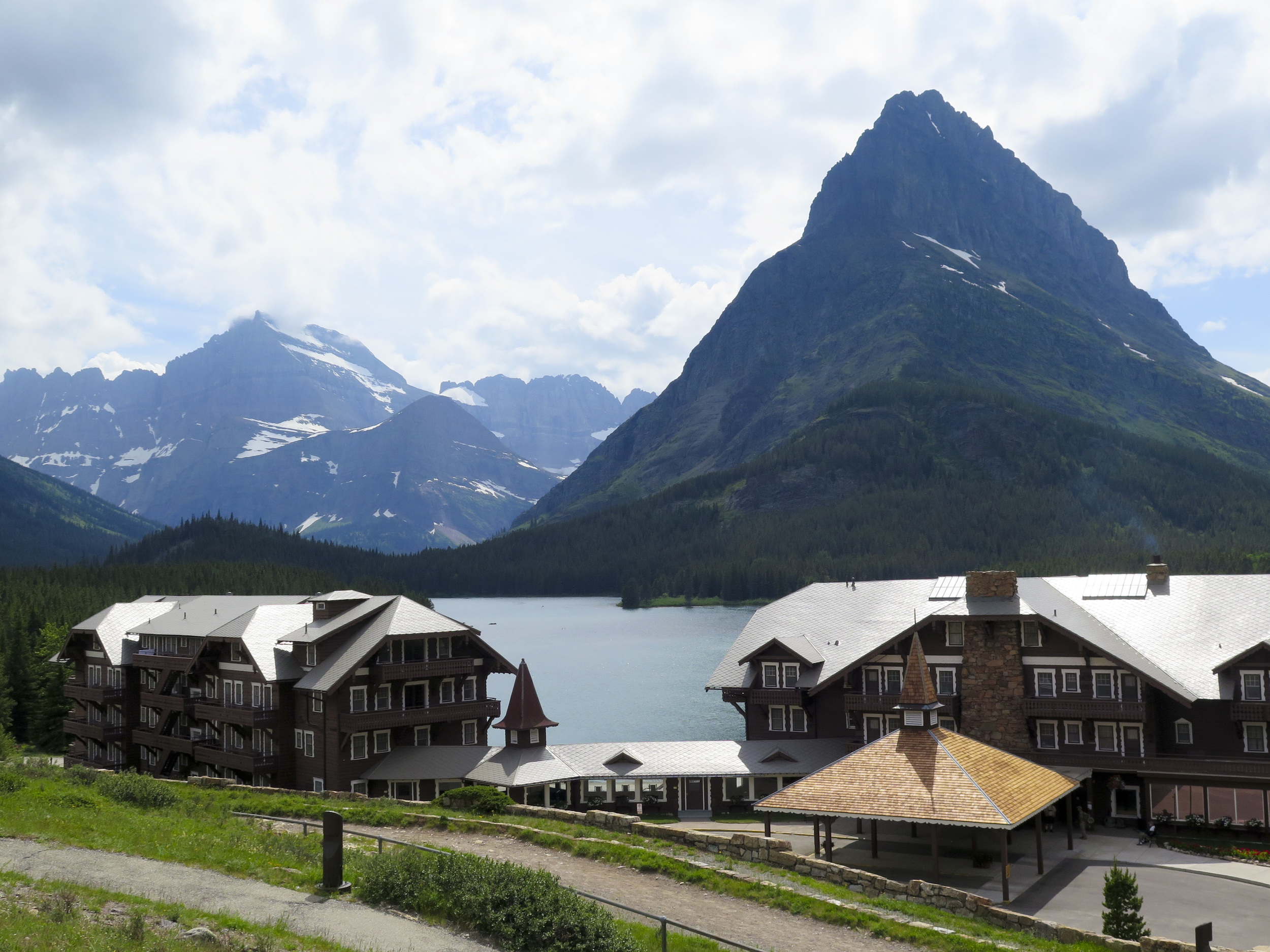 Many Glacier Hotel