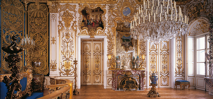 These two photographs above are from (http://www.schlosslinderhof.de/englisch/palace/history.htm)